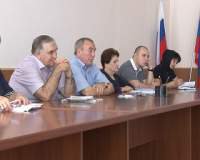 Сложная криминогенная обстановка, реализация программы «Доступная среда» - об этом и не только говорили на еженедельном совещании.