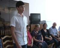 Провинившегося подростка обсуждали на заседании комиссии по делам несовершеннолетних.