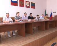 Готовность школ ко Дню знаний, подготовка к отопительному сезону – эти и другие вопросы обсуждали на еженедельном совещании в администрации.
