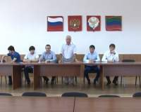 Дольщики так называемого молодежного дома встретились с представителями министерства строительства, архитектуры и ЖКХ.