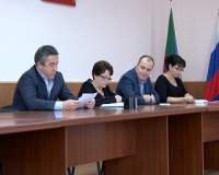 Новоизбранный глава муниципального образования Магомед Абдулаев продолжает знакомиться с положением дел в городе на еженедельном совещании.
