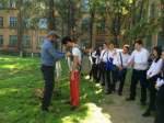 В МБОУ "Каспийская гимназия" прошла встреча учащихся 11-х классов с инструктором по парашютному спорту.