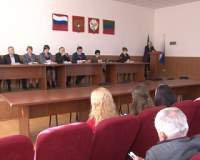 Реализация приоритетных направлений главы республики, собираемость налогов – эти вопросы обсуждали на совещании в администрации.