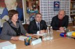 В городе Каспийск, в здании центральной библиотеки депутаты местного отделения партии «Единая Россия» как и по всей стране, сегодня, 1 декабря, развернули работу по приёму граждан