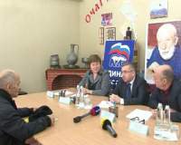 проблемы каспийчан в общественной приемной "Единой России" выслушали депутаты НС РД Юрий Левицкий и Тимур Гамзатов.