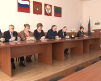 Неудовлетворительное санитарное состояние территории вдоль дороги Махачкала-Аэропорт - один из основных вопросов в администрации.