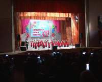 Специально для милых дам во Дворце Культуры завода "Дагдизель" состоялся общегородской концерт.