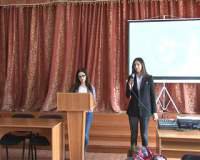Центр занятости"Успех"министерства труда и социального развития помогает каспийским старшеклассникам определиться с выбором профессии..и