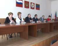 Отключение воды по всему городу, растущее количество автомоек - эти и другие вопросы обсуждали на еженедельном совещании в администрации.