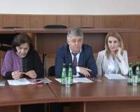 Всемирному дню охраны труда был посвящен круглый стол в городской администрации.