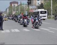Мотопробег ко Дню Победы прошел в Дагестане. Конечный пункт - мемориал Скорбящей Матери в Каспийске.