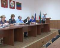 Отставание по подготовке к зиме, санитарное состояние морской воды - эти и другие вопросы обсуждались в администрации.