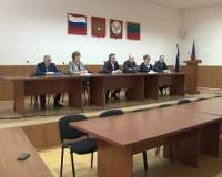 В актовом зале городской администрации состоялось еженедельное совещание
