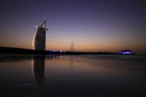 Почему нет ни одной фотографии Burj Al Arab (отеля “Парус”) в Дубае сделанной с Аравийского залива?